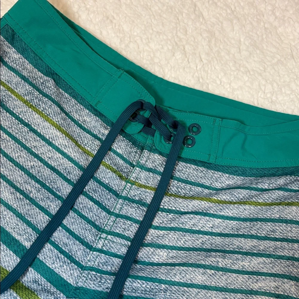 The North Face Teal green blue striped swim trunks board shorts size 30